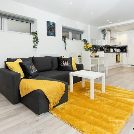 Hermes Apartment - The Messenger Of Town Southampton Buitenkant foto
